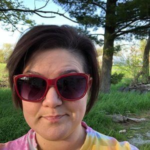 Meet your Posher, Holly